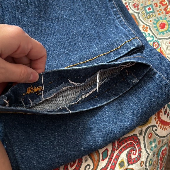 Wrangler blue jeans size 38x33 but says 38x38 on tag - Picture 6 of 7